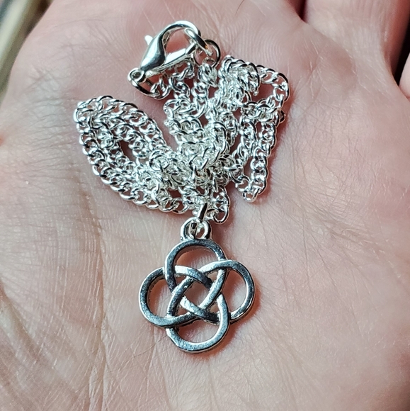 New Dainty Silver Celtic Knot Necklace - Picture 5 of 8